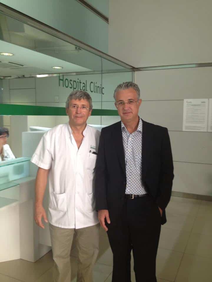 Alex con el Dr. Francisco Carmona, Jefe del Servicio de Ginecología del Hospital Clínic, asesor médico de la AEE y actualmente presidente de la SEUD.