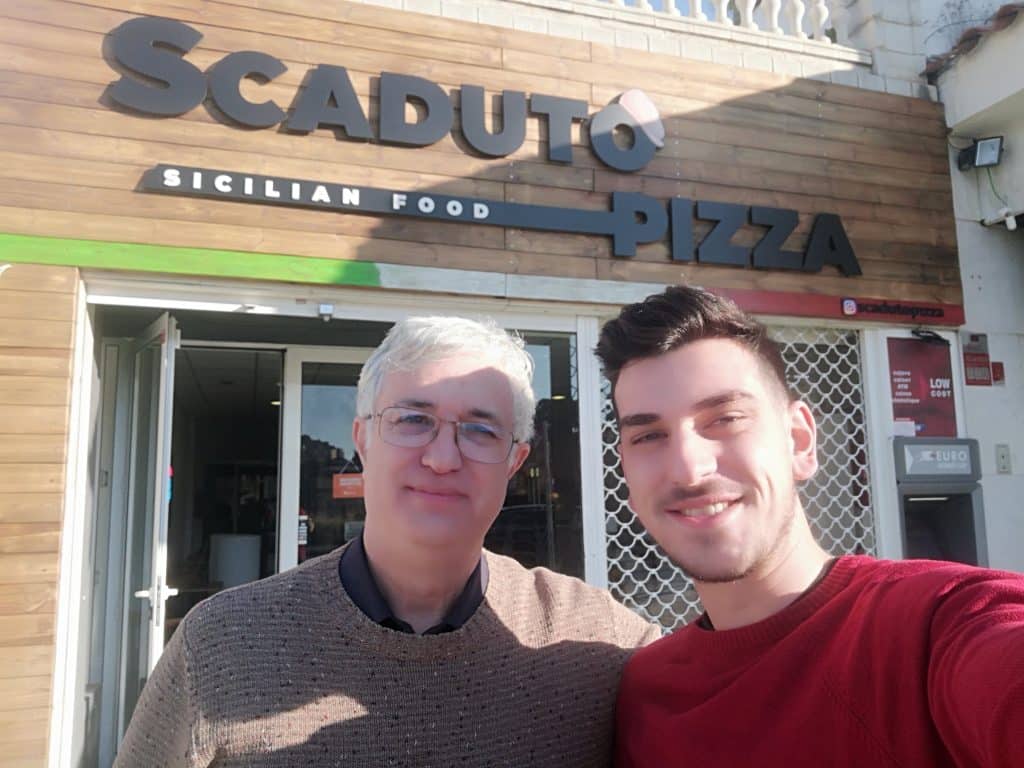 Alex Borrás con el maestro pizzero de Sicilia Ignazio Scaduto. Especialista en comida italiana
